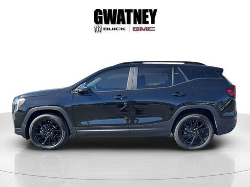 Used 2024 GMC Terrain SLE w/ Driver Convenience Package image 4