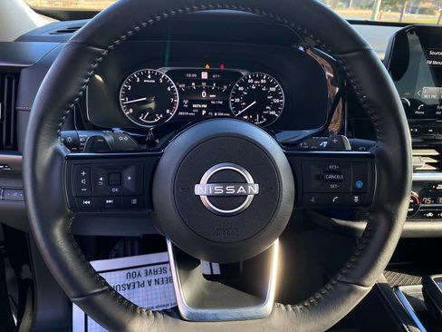 Used 2025 Nissan Pathfinder SL image 21