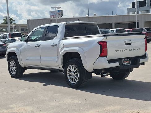 Used 2025 Toyota Tacoma Limited AWD/4WD image 4
