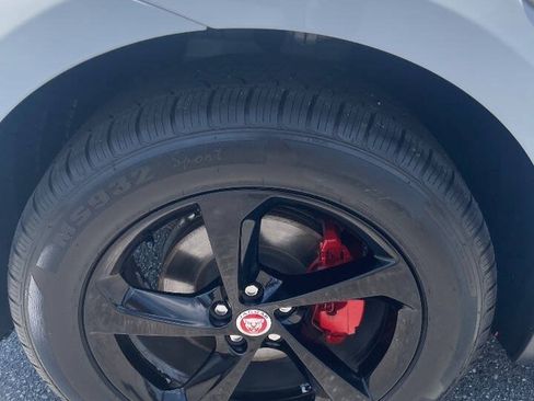 Used 2019 Jaguar F-PACE AWD/4WD image 13