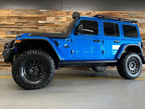 Used 2022 Jeep Wrangler Unlimited Rubicon w/ LED Lighting Group AWD/4WD image 55