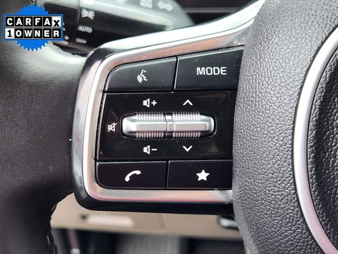 Used 2025 Kia Carnival image 24