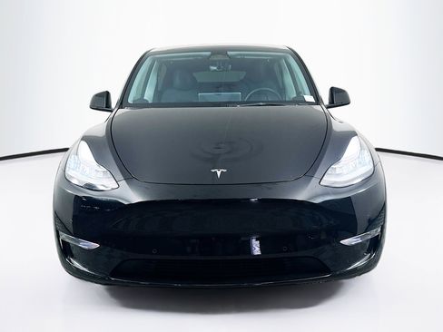 Used 2022 Tesla Model Y Long Range AWD/4WD image 2