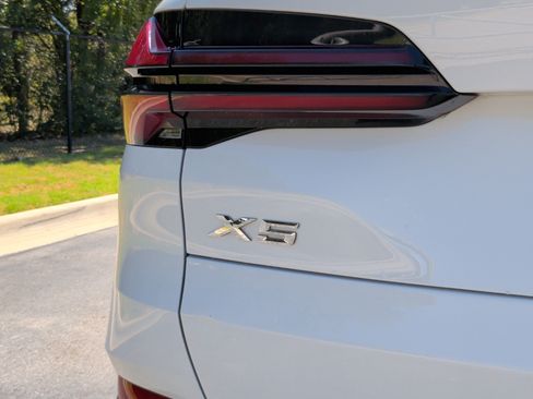 Used 2024 BMW X5 xDrive40i w/ Parking Assistance Package AWD/4WD image 12