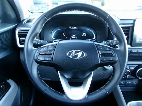 Used 2024 Hyundai Venue SEL FWD image 8