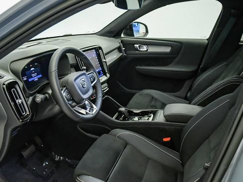 Certified 2023 Volvo XC40 B5 Plus w/ Protection Package Premier AWD/4WD image 17