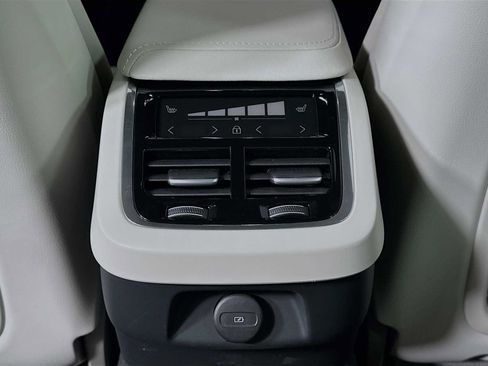 Used 2025 Volvo V60 B5 Cross Country Ultra w/ Protection Package Premier image 24