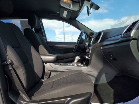 Used 2018 Jeep Grand Cherokee Laredo image 26