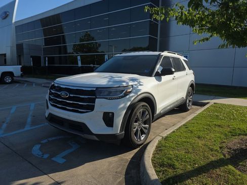 Used 2025 Ford Explorer Active w/ Active Comfort Package AWD/4WD image 1