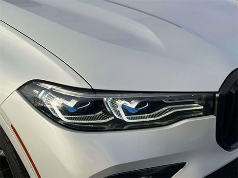 Used 2021 BMW X7 M50i w/ Dynamic Handling Package image 10