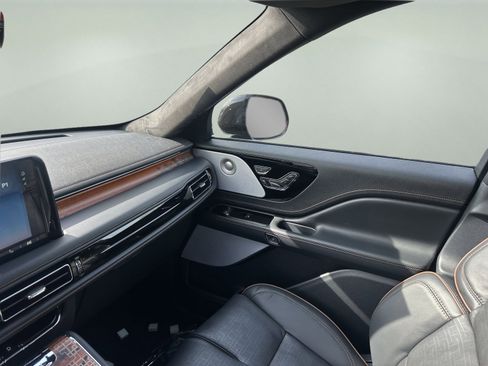 New 2026 Lincoln Aviator Black Label w/ Jet Appearance Package image 17