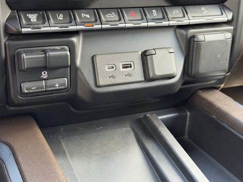 Used 2021 Chevrolet Silverado 2500 LTZ w/ LTZ Premium Package image 21