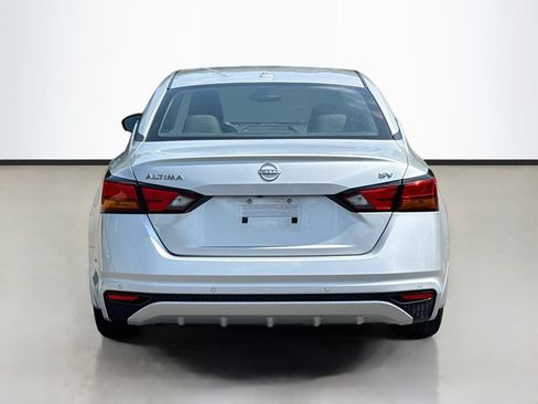 Used 2024 Nissan Altima 2.5 SV FWD image 6