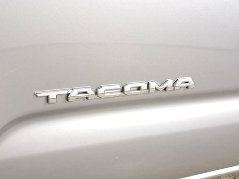 Used 2018 Toyota Tacoma SR5 image 9