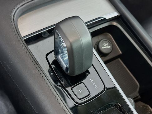 Used 2025 Volvo XC90 B5 Core image 25