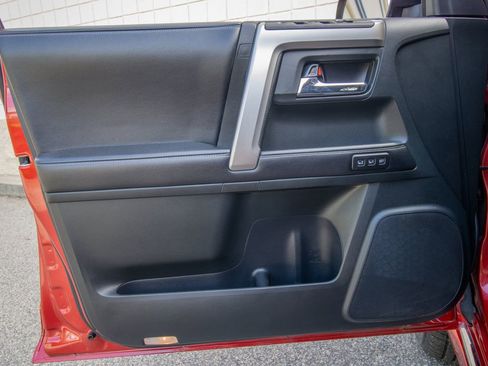 Used 2016 Toyota 4Runner Limited AWD/4WD image 10