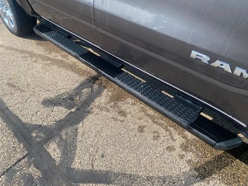 Used 2022 RAM 1500 Big Horn AWD/4WD image 4