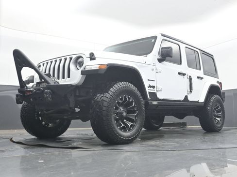 Used 2018 Jeep Wrangler Unlimited Sahara w/ Dual Top Group AWD/4WD image 26