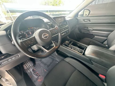 Used 2025 Nissan Pathfinder SV AWD/4WD image 13