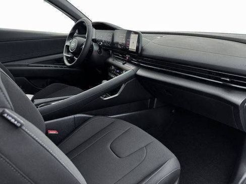 New 2025 Hyundai Elantra SEL FWD image 15