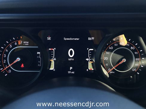 New 2025 Jeep Gladiator Sport image 25