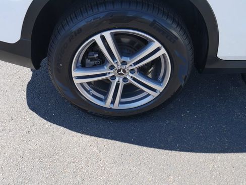 Used 2022 Mercedes-Benz GLC 300 4MATIC image 17