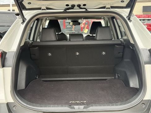 Used 2019 Toyota RAV4 XLE Premium FWD image 33