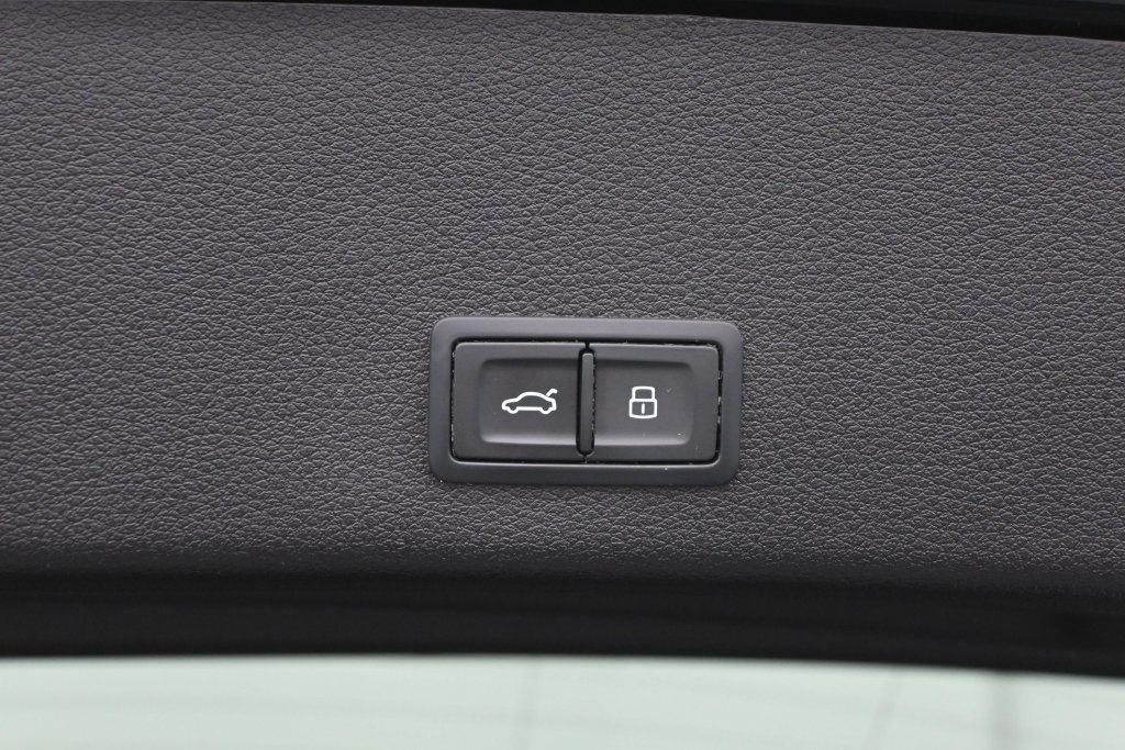 Used 2023 Audi e-tron Premium AWD/4WD image 16