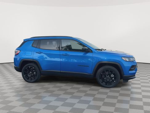 Used 2026 Jeep Compass Latitude AWD/4WD image 9