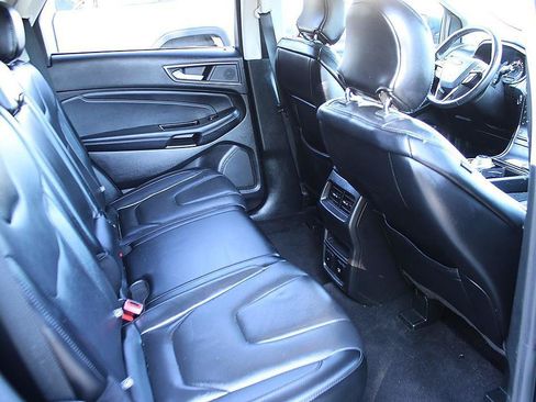 Used 2019 Ford Edge Titanium FWD image 16