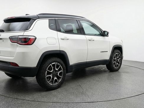 Used 2025 Jeep Compass Trailhawk AWD/4WD image 9