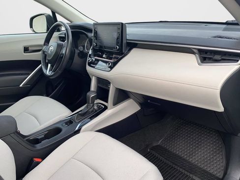 Used 2022 Toyota Corolla Cross LE w/ Moonroof Package AWD/4WD image 38