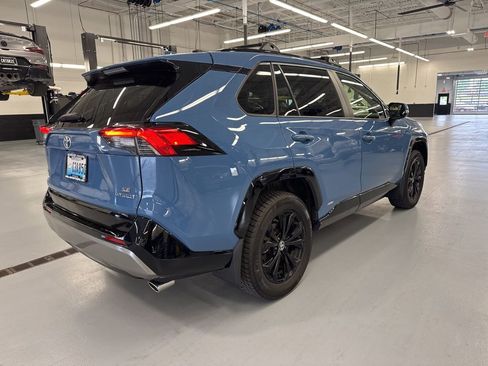 Used 2022 Toyota RAV4 SE AWD/4WD image 3