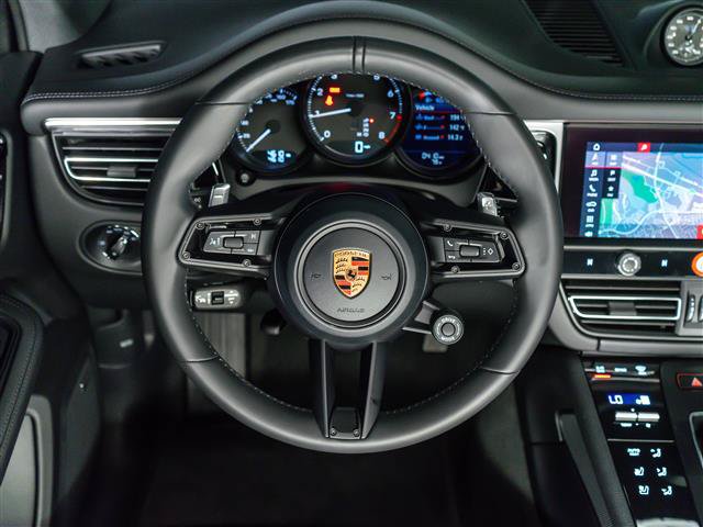 Used 2026 Porsche Macan AWD/4WD image 18