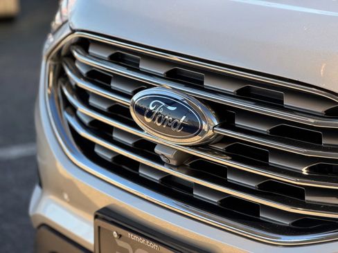 Used 2019 Ford Edge Titanium w/ Equipment Group 301A AWD/4WD image 9