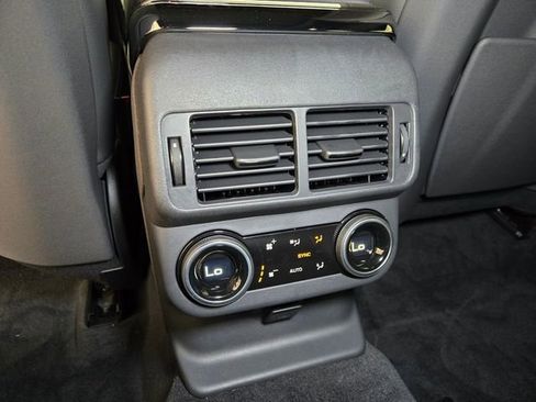 New 2026 Land Rover Range Rover Velar Dynamic SE image 13