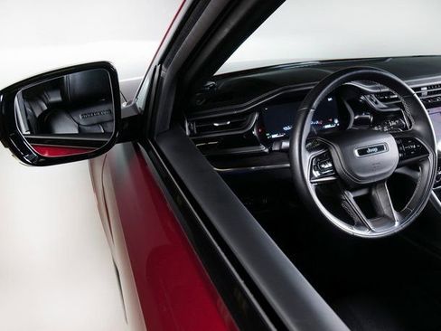 Used 2022 Jeep Grand Cherokee Overland w/ Luxury Tech Group IV image 26