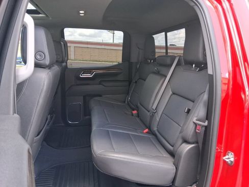 Used 2024 Chevrolet Silverado 1500 LT Trail Boss w/ Convenience Package II AWD/4WD image 18