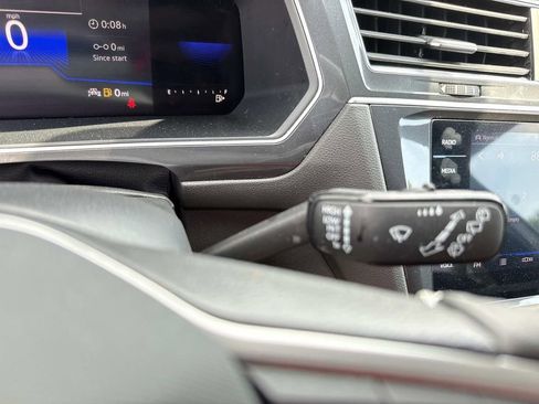 Used 2023 Volkswagen Tiguan SE R-Line image 35