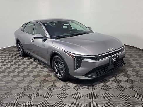 Certified 2025 Kia K4 FWD image 1