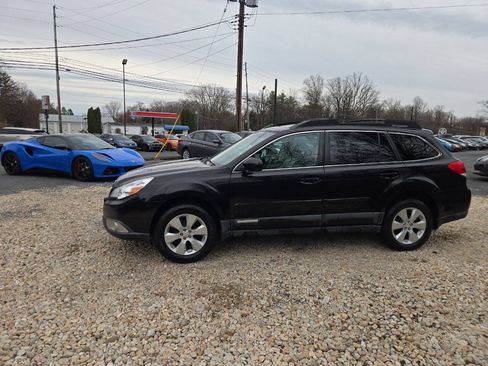 Used 2011 Subaru Outback 2.5i Limited AWD/4WD image 3