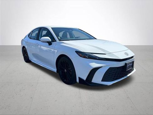 Certified 2025 Toyota Camry SE image 6