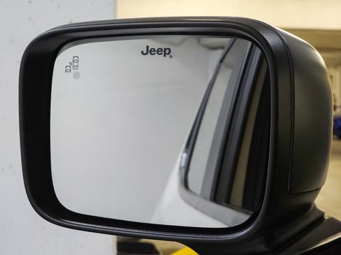Used 2021 Jeep Renegade Limited image 18