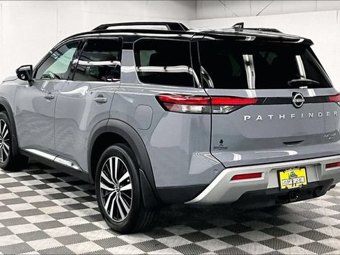 Used 2024 Nissan Pathfinder Platinum AWD/4WD image 2