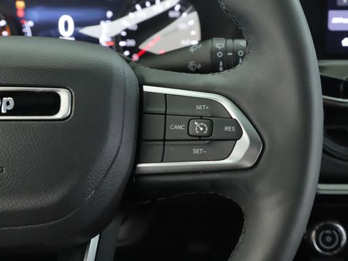 Used 2024 Jeep Compass Latitude w/ Sun and Sound Group image 10