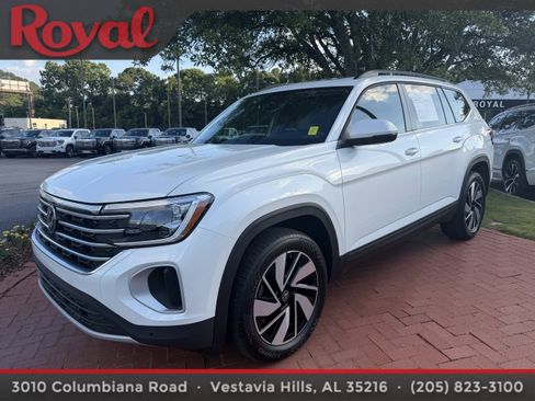 Certified 2026 Volkswagen Atlas SE w/ Panoramic Sunroof Package FWD image 1