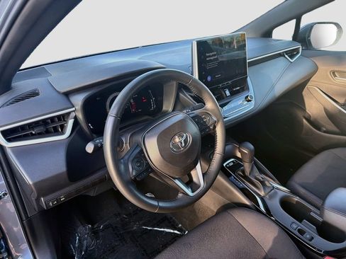 Used 2025 Toyota Corolla SE w/ SE Premium Package FWD image 9