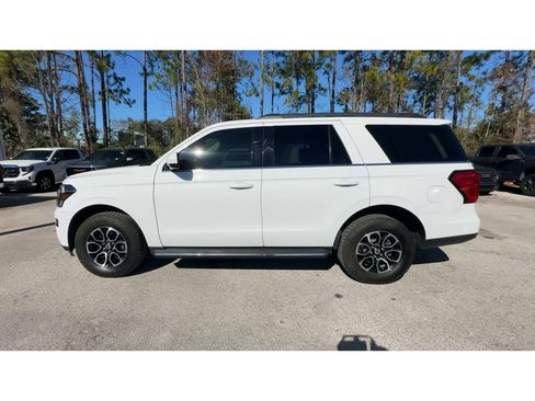 Used 2022 Ford Expedition XLT image 5