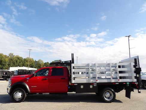 Used 2021 RAM 5500 Tradesman w/ Chrome Appearance Group RWD image 64