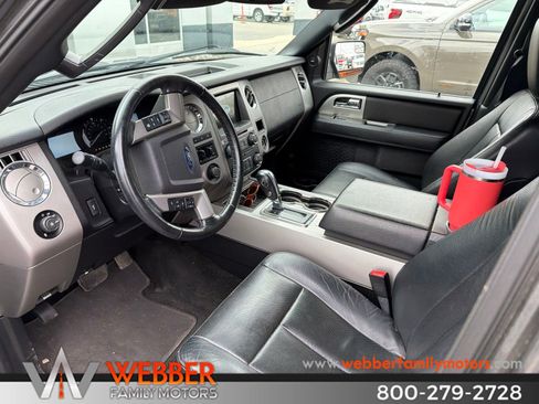Used 2017 Ford Expedition Limited w/ Equipment Group 301A AWD/4WD image 8